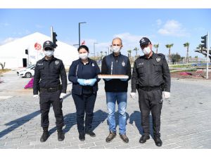 Zabıta’dan polislere tatlı