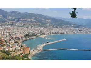 Alanya tarihi sessizliğe büründü, dünyaca ünlü sahilleri boş kaldı