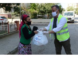 Büyükşehirin gıda yardımları devam ediyor