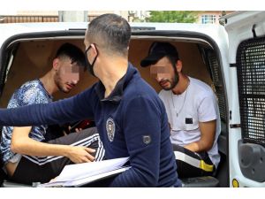 Türk bayraklı arabayla sokağa çıkıp, polisi peşinden sürükleyen gençlere ceza yağdı