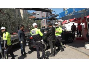 El Freni Çekilmeyen Otomobil Son Anda Durdu, Faciadan Dönüldü