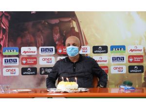 Alanyaspor, Başkan Çavuşoğlu’nun doğum gününü kutladı