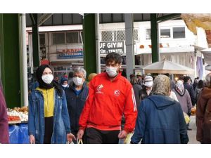 Pazarda Yoğunluk Oluştu, Sosyal Mesafeye Uyulmadı