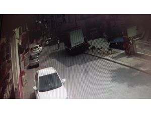 Meşrubat Aracından Para Dolu Poşetin Çalınması Güvenlik Kamerasında