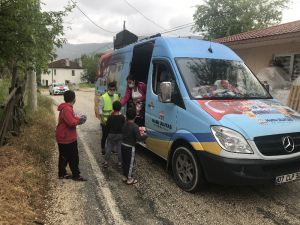 Kaş’ta 10 bin çocuğa 23 Nisan hediyesi