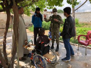 Msb: "Alçak Terör Örgütü Pkk/ypg’nin Tel Abyad’da Sivil Yerleşim Yerine Tuzakladığı Mayına Basarak Sağ Bacağını Kaybeden Ve Sol Bacağından Ağır Yaralanan 8 Yaşındaki Suriyeli Çocuk, Türkiye’de Tamamlanan Tedavisinin Ard