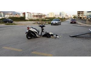 Otomobille motosiklet çarpıştı: 1 yaralı