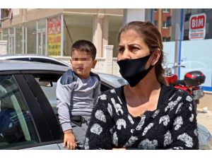 Oğlunun elinden cep telefonu çalınınca polisi aradığına pişman oldu