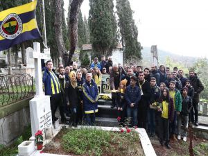 Lefter Küçükandonyadis, mezarı başında anıldı