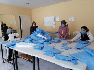 Büyükşehir üretilen maskeleri ilçelerde dağıtıyor