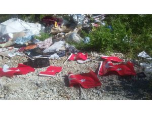 Alanya’da çöpte bulunan Türk bayraklarına tepki