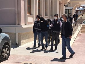 Duvarını Deldikleri Kuyumcudan 200 Bin Liralık Altın Çalan Şüpheliler Yakalandı