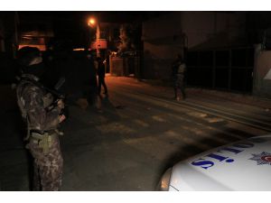 Adana’da Bir Evin Bahçesine Ses Bombası Atıldı