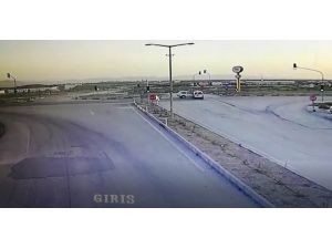 Konya’da 5 Kişinin Yaralandığı Kaza Güvenlik Kamerasında