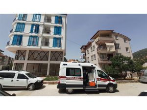 Sinir Krizi Geçiren Kadın Tartıştığı Kocasını Bıçakladı