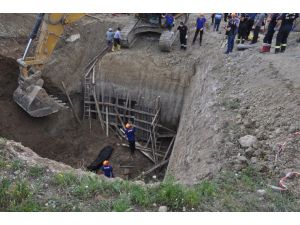 Göçük Altında Kalan 70 Yaşındaki İşçi Hayatını Kaybetti