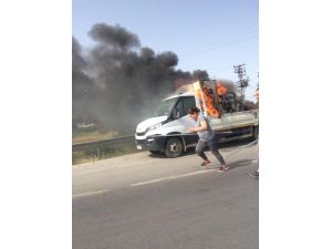 Seyir halindeki kamyonette yangın