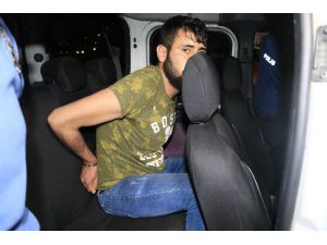 Uyuşturucu Satıcısı Polisten Kaçmak İsterken Kaza Yapıp Yakalandı