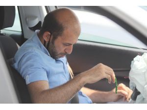 Direksiyon başında fenalaştı, bariyerlere çarparak durabildi