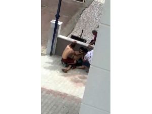 Önce 4 yerinden bıçakladı sonra başında bekledi