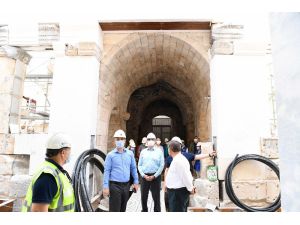 Şehzade Korkut Camiinde işlemeler kılı kırk yararak seçiliyor