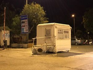 Antalya’da fırtına, güneş panellerini söktü, teknelerin halatlarını kopardı