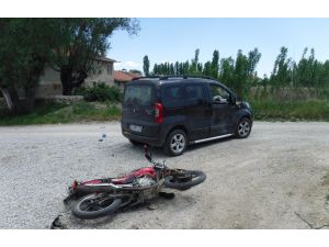 Şuhut’ta Motosiklet İle Otomobil Çarpıştı: 1 Yaralı