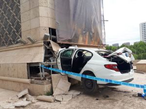 Başkentte Jandarmadan Kaçan Araç Şehrin Giriş Kapısına Ok Gibi Saplandı: Kazada 1 Kişi Öldü