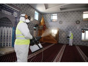 Döşemealtı’nda camiler dezenfekte ediliyor