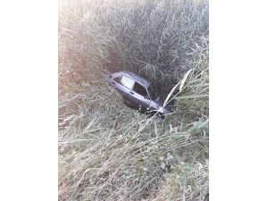 Otomobil Dereye Uçtu: 3 Yaralı