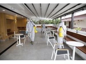 Büyükşehir kafe ve restoranları dezenfekte ediyor