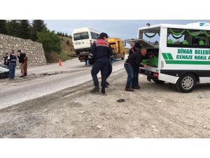 Tarım İşçilerini Taşıyan Minibüs Otomobil İle Çarpıştı: 8 Yaralı, 2 Ölü