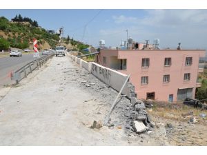 86 Yaşındaki Sürücü Yoldan Çıkan Aracıyla Uçtu