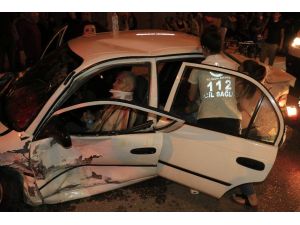 Adana’da İki Otomobil Çarpıştı: 7 Yaralı