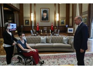 Cumhurbaşkanı Erdoğan, Milli Voleybolcu Meltem Çetin’i Kabul Etti