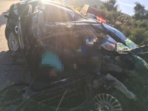 Tem’de Otomobil Tıra Çarptı: 3 Ölü, 1 Kişi Yaralandı
