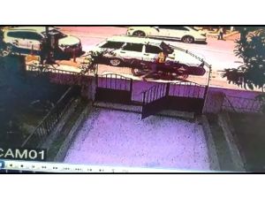 Park Halindeki Motosikletin Üstüne Binip İttirerek Çaldı