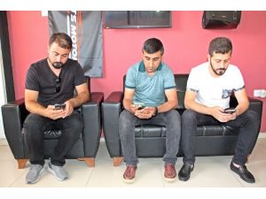 Cep telefonlarından şebeke sinyali gidince, hayatlarının şokunu yaşadılar