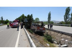 Devrilen Kamyonda Can Pazarı