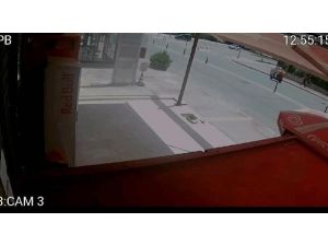 Otomobilin Motosiklete Çarptığı An Kamerada
