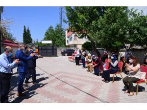 İmamoğlu Nüfusunun İki Katı Maske Üretip Halka Dağıttılar