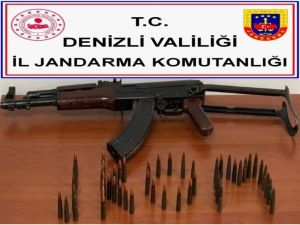 Kalaşnikof Satmaya Çalışırken Jandarmaya Yakalandılar