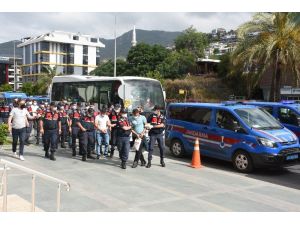 Antalya’da uyuşturucu çetesine 7 tutuklama