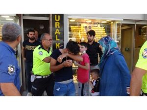 Kuyumcudan Altın Çaldı Kaçarken Yakalandı
