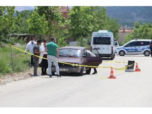 Otomobilde Ölü Olarak Bulunan Kişi Ensesinden Vurularak Öldürülmüş