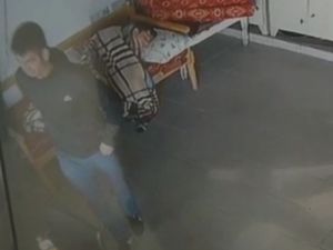 Su İçmek İçin Geldi, Uyuyan Görevlinin Telefonu Çaldı