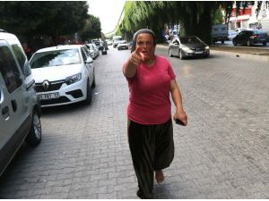 Önce Küçük Kızı Sonra Muhabirleri Darp Edip Fotoğraf Makinesini Kırdılar