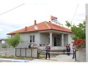 Öldürdüğü Ailesi İle Yan Yana Toprağa Verildi
