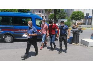 Kamyonetin aküsünü çalıp hurdacıya sattılar