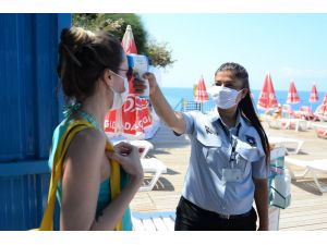 Antalya’nın mavi bayraklı falez plajları pandemi kurallarıyla açıldı